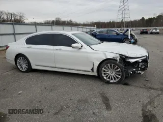 2020 BMW 7 Series 740i with VIN WBA7T2C02LCE43427, listed as a Copart auction lot 84253634 with 61,180 mi miles and Salvage Title. Bid and sale history available at carsss.com. Image 4.