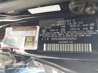 2022 Kia Rio LX z VIN 3KPA24AD9NE458402, wystawiony jako IAAI lot #42046422 z przebiegiem 30 137 mil mil oraz . Historia ofert i sprzedaży dostępna na DreamBid. Obrazek 9.