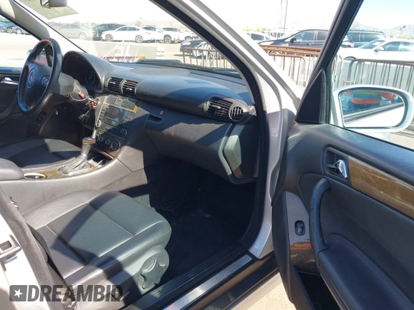 2007 Mercedes-Benz C 230 Sport z VIN WDBRF52HX7F934534, wystawiony jako IAAI lot #42509797 z przebiegiem 75 703 mil mil oraz . Historia ofert i sprzedaży dostępna na DreamBid. Obrazek 5.