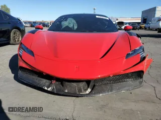 2023 Ferrari SF90 z VIN ZFF95NLA9P0296772, wystawiony jako Copart lot #77435564 z przebiegiem 1523 mil mil oraz Szkody całkowita. Historia ofert i sprzedaży dostępna na DreamBid. Obrazek 5.