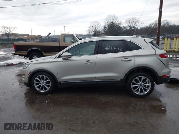 2017 Lincoln MKC Select z VIN 5LMCJ2C99HUL63006, wystawiony jako IAAI lot #41897413 z przebiegiem 76 202 mil mil oraz . Historia ofert i sprzedaży dostępna na DreamBid. Obrazek 14.
