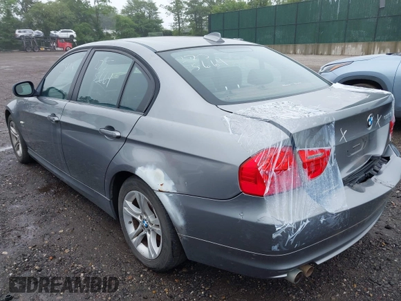 2011 BMW 3 Series 328i xDrive z VIN WBAPK5G56BNN30421, wystawiony jako IAAI lot #42536633 z przebiegiem Nie podano mil oraz . Historia ofert i sprzedaży dostępna na DreamBid. Obrazek 3.