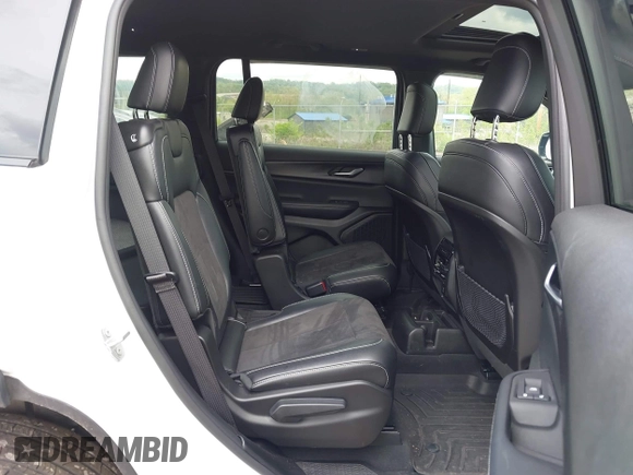 2024 Jeep Grand Cherokee Altitude z VIN 1C4RJKAG7R8607555, wystawiony jako IAAI lot #42162453 z przebiegiem 14 802 mil mil oraz . Historia ofert i sprzedaży dostępna na DreamBid. Obrazek 8.