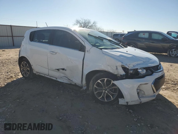 2018 Chevrolet Sonic LT z VIN 1G1JD6SH0J4131575, wystawiony jako Copart lot #86982344 z przebiegiem 81 862 mil mil oraz Szkoda całkowita • Salvage title. Historia ofert i sprzedaży dostępna na DreamBid. Obrazek 4.