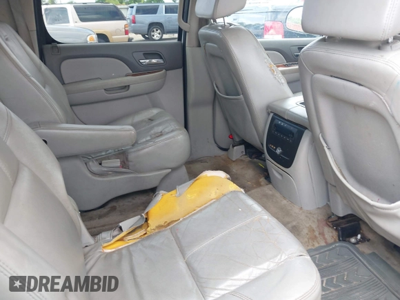 2007 Chevrolet Suburban LTZ z VIN 3GNFC16J77G300428, wystawiony jako IAAI lot #42279084 z przebiegiem Nie podano mil oraz . Historia ofert i sprzedaży dostępna na DreamBid. Obrazek 8.