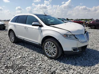 2011 Lincoln MKX z VIN 2LMDJ8JKXBBJ32276, wystawiony jako Copart lot #55921665 z przebiegiem 138 227 mil mil oraz Szkoda całkowita • Salvage title. Historia ofert i sprzedaży dostępna na DreamBid. Obrazek 4.