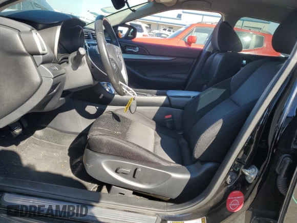 2017 Nissan Maxima SV with VIN 1N4AA6AP8HC429404, listed as a Copart auction lot 46863905 with 84,608 mi miles and Salvage Title. Bid and sale history available at DreamBid. Image 7.