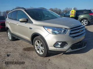 2018 Ford Escape SE z VIN 1FMCU9GD2JUD12616, wystawiony jako IAAI lot #42093136 z przebiegiem 49 788 mil mil oraz . Historia ofert i sprzedaży dostępna na DreamBid. Obrazek 1.