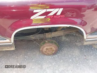 1994 GMC Sierra 1500 z VIN 2GTEK19K4R1561409, wystawiony jako IAAI lot #41903157 z przebiegiem 416 719 mil mil oraz . Historia ofert i sprzedaży dostępna na DreamBid. Obrazek 6.