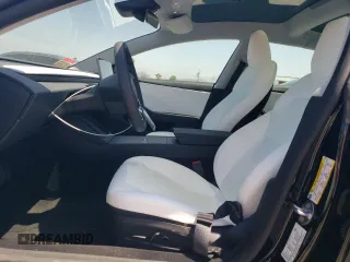 2025 Tesla Model 3 Long Range z VIN 5YJ3E1EA3SF975991, wystawiony jako Copart lot #55629765 z przebiegiem Nie podano mil oraz Szkoda całkowita • Salvage title. Historia ofert i sprzedaży dostępna na DreamBid. Obrazek 7.