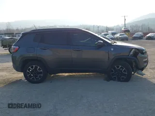 2019 Jeep Compass Trailhawk with VIN 3C4NJDDB9KT622415, listed as a IAAI auction lot 41779314 with 98,930 mi miles and . Bid and sale history available at carsss.com. Image 13.