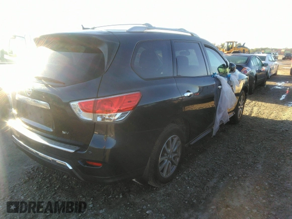 2015 Nissan Pathfinder SV with VIN 5N1AR2MN7FC697066, listed as a IAAI auction lot 39068545 with 230,971 mi miles and . Bid and sale history available at DreamBid. Image 4.