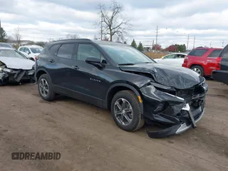 2025 Chevrolet Blazer LT z VIN 3GNKBCR44SS108490, wystawiony jako IAAI lot #40956893 z przebiegiem 865 mil mil oraz . Historia ofert i sprzedaży dostępna na DreamBid. Obrazek 1.