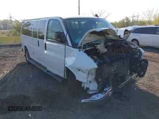 2020 Chevrolet Express Passenger LT z VIN 1GAZGPFG3L1177956, wystawiony jako IAAI lot #42084384 z przebiegiem 76 879 mil mil oraz . Historia ofert i sprzedaży dostępna na DreamBid. Obrazek 1.
