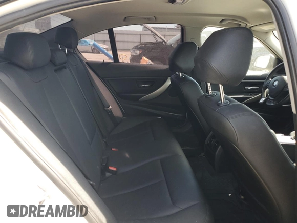2017 BMW 3 Series 320i z VIN WBA8A9C53HK620298, wystawiony jako Copart lot #58196815 z przebiegiem 101 971 mil mil oraz Szkoda całkowita • Salvage title. Historia ofert i sprzedaży dostępna na DreamBid. Obrazek 10.