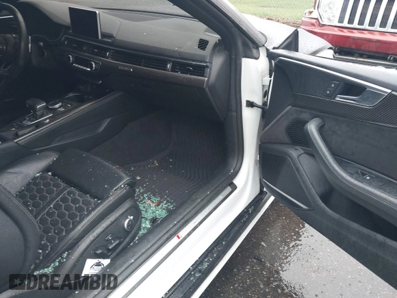 2018 Audi RS 5 z VIN WUAPWAF5XJA905043, wystawiony jako IAAI lot #41978868 z przebiegiem 60 838 mil mil oraz . Historia ofert i sprzedaży dostępna na DreamBid. Obrazek 5.