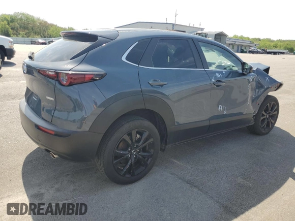 2024 Mazda CX-30 S Carbon Edition z VIN 3MVDMBCM1RM659830, wystawiony jako Copart lot #56556985 z przebiegiem 20 048 mil mil oraz Szkoda całkowita • Salvage title. Historia ofert i sprzedaży dostępna na DreamBid. Obrazek 3.