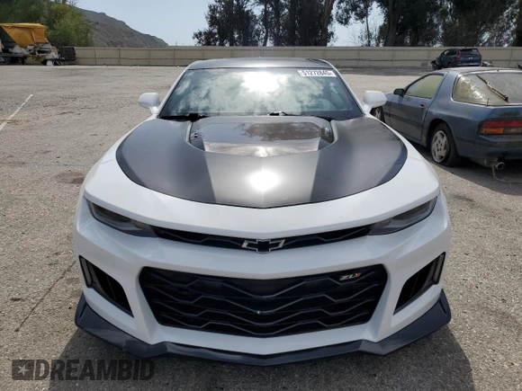 2023 Chevrolet Camaro ZL1 z VIN 1G1FK1R60P0105089, wystawiony jako Copart lot #51272845 z przebiegiem 22 478 mil mil oraz Szkody całkowita. Historia ofert i sprzedaży dostępna na DreamBid. Obrazek 5.