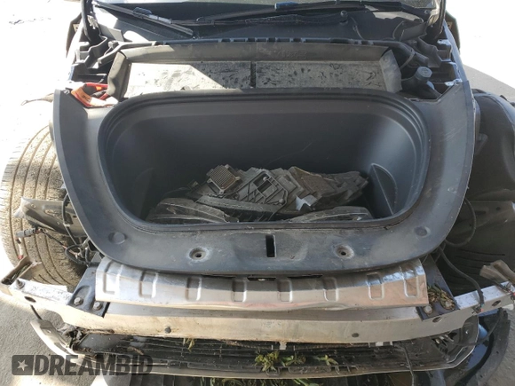 2024 Tesla Model Y Long Range z VIN 7SAYGDEE1RA247973, wystawiony jako Copart lot #45679205 z przebiegiem 22 739 mil mil oraz Szkoda całkowita • Salvage title. Historia ofert i sprzedaży dostępna na DreamBid. Obrazek 13.