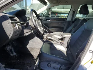 2015 Volkswagen Passat SEL Premium z VIN 1VWCV7A30FC093090, wystawiony jako Copart lot #88577655 z przebiegiem 63 000 mil mil oraz Szkoda całkowita • Salvage title. Historia ofert i sprzedaży dostępna na DreamBid. Obrazek 7.
