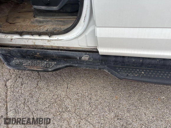 2017 Ford F-250 XL with VIN 1FT7W2A61HEC03778, listed as a IAAI auction lot 42783433 with 221,117 mi miles and . Bid and sale history available at DreamBid. Image 9.
