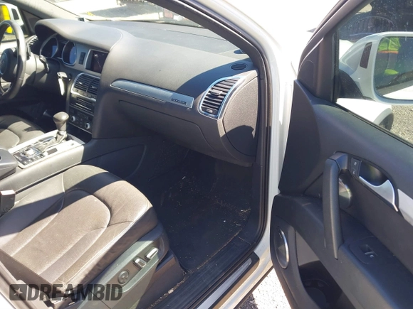 2014 Audi Q7 3.0T S line Prestige with VIN WA1DGAFE4ED008263, listed as a IAAI auction lot 41736972 with 135,080 mi miles. Bid and sale history available at carsss.com. Image 5.