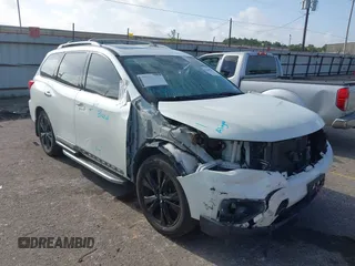 2018 Nissan Pathfinder SV z VIN 5N1DR2MN8JC671257, wystawiony jako IAAI lot #42492117 z przebiegiem 70 302 mil mil oraz . Historia ofert i sprzedaży dostępna na DreamBid. Obrazek 1.