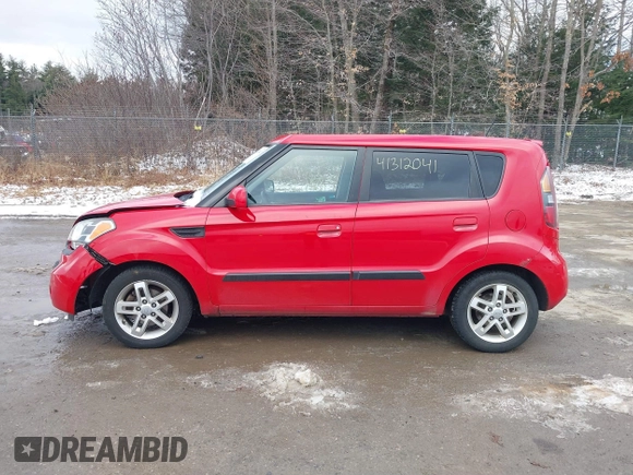 2010 Kia Soul + with VIN KNDJT2A27A7160893, listed as a IAAI auction lot 41312041 with 221,568 mi miles. Bid and sale history available at carsss.com. Image 14.