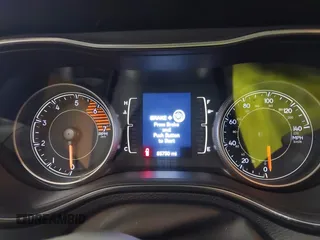 2019 Jeep Cherokee Latitude Plus с VIN 1C4PJMLN5KD142723, выставлен на аукционе IAAI как лот 42624765 с пробегом 85 750 миль миль и . История ставок и продаж доступна на DreamBid. Изображение 7.