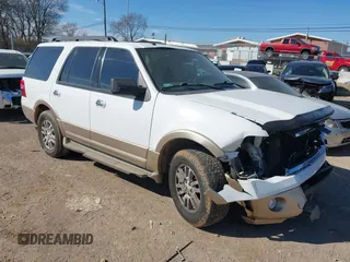 2013 Ford Expedition XLT z VIN 1FMJU1H59DEF69268, wystawiony jako IAAI lot #41673845 z przebiegiem 171 117 mil mil oraz . Historia ofert i sprzedaży dostępna na DreamBid. Obrazek 1.