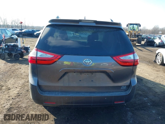 2018 Toyota Sienna XLE with VIN 5TDDZ3DCXJS199733, listed as a IAAI auction lot 41357266 with 66,692 mi miles. Bid and sale history available at carsss.com. Image 16.
