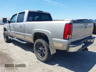 2005 GMC Sierra 2500HD Work Truck with VIN 1GTHC23U95F806475, listed as a IAAI auction lot 42314232 with Not provided miles and . Bid and sale history available at DreamBid. Image 3.