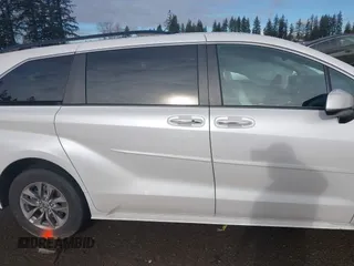 2023 Toyota Sienna XLE with VIN 5TDJSKFC8PS099539, listed as a IAAI auction lot 41284033 with 13,514 mi miles. Bid and sale history available at carsss.com. Image 13.