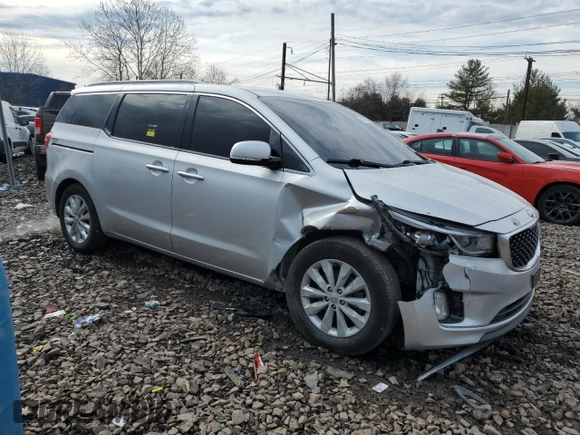 2015 Kia Sedona EX with VIN KNDMC5C18F6055487, listed as a Copart auction lot 47095305 with 221,310 mi miles and Salvage Title. Bid and sale history available at carsss.com. Image 4.