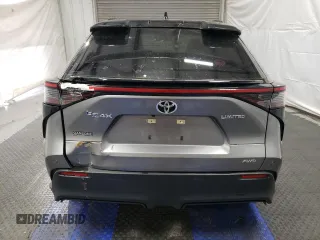 2023 Toyota bZ4X XLE z VIN JTMABABA6PA000521, wystawiony jako Copart lot #54228805 z przebiegiem 25 113 mil mil oraz Czysty tytuł • Clean title. Historia ofert i sprzedaży dostępna na DreamBid. Obrazek 6.