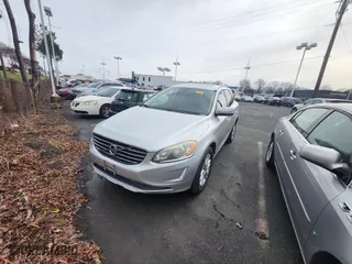2016 Volvo XC60 T5 Drive-E Premier with VIN YV440MDK6G2846021, listed as a IAAI auction lot 41594973 with 1 mi miles. Bid and sale history available at carsss.com. Image 2.