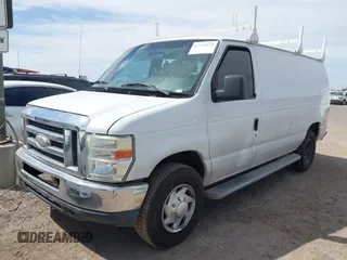 2014 Ford Econoline Cargo Commercial z VIN 1FTNE2EW6EDA19961, wystawiony jako IAAI lot #42370572 z przebiegiem 107 320 mil mil oraz . Historia ofert i sprzedaży dostępna na DreamBid. Obrazek 17.