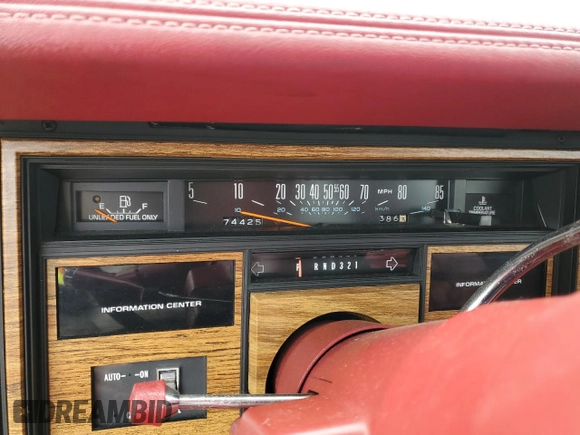 1985 Cadillac Eldorado z VIN 1G6EL5782FE634074, wystawiony jako Copart lot #44520964 z przebiegiem 74 425 mil mil oraz Szkody całkowita. Historia ofert i sprzedaży dostępna na DreamBid. Obrazek 9.