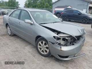 2005 Toyota Camry LE z VIN 4T1BF30K65U610460, wystawiony jako IAAI lot #42487309 z przebiegiem 164 267 mil mil oraz . Historia ofert i sprzedaży dostępna na DreamBid. Obrazek 1.