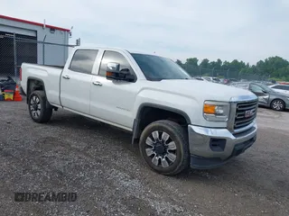 2015 GMC Sierra 2500HD z VIN 1GT12XEG2FF571153, wystawiony jako IAAI lot #42360361 z przebiegiem 238 544 mil mil oraz . Historia ofert i sprzedaży dostępna na DreamBid. Obrazek 1.