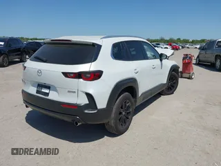 2024 Mazda CX-50 S Select с VIN 7MMVABAM9RN238736, выставлен на аукционе IAAI как лот 42003658 с пробегом 9 880 миль миль и . История ставок и продаж доступна на DreamBid. Изображение 4.