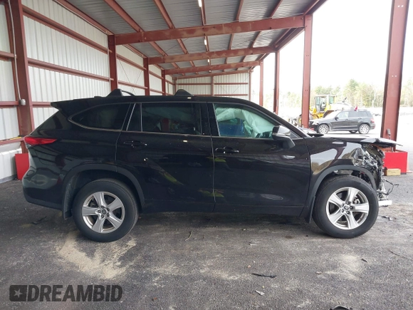 2022 Toyota Highlander LE with VIN 5TDBZRBH7NS240883, listed as a IAAI auction lot 40713152 with 24,374 mi miles and . Bid and sale history available at DreamBid. Image 14.