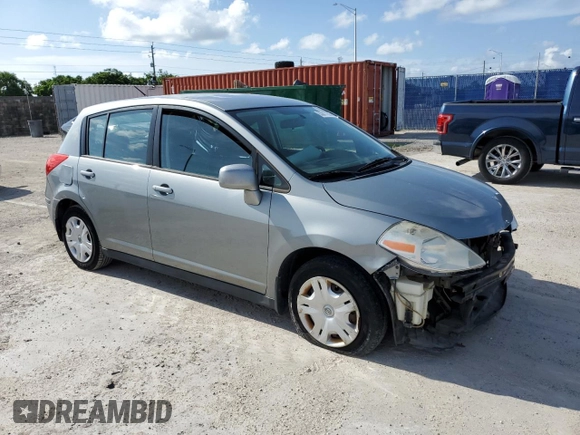 2010 Nissan Versa S с VIN 3N1BC1CP4AL377422, выставлен на аукционе Copart как лот 63811855 с пробегом Не указан миль и Чистый • Clean title. История ставок и продаж доступна на DreamBid. Изображение 4.