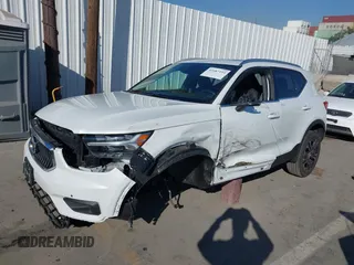 2020 Volvo XC40 Inscription with VIN YV4AC2HL5L2306199, listed as a IAAI auction lot 41687154 with 22,061 mi miles. Bid and sale history available at carsss.com. Image 2.