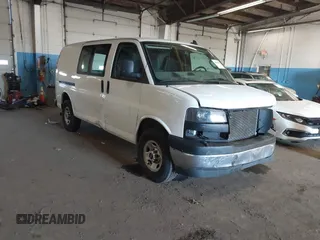 2021 GMC Savana Cargo z VIN 1GTW7AFP2M1189251, wystawiony jako IAAI lot #41644932 z przebiegiem 82 321 mil mil oraz . Historia ofert i sprzedaży dostępna na DreamBid. Obrazek 1.