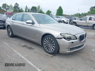 2011 BMW 7 Series 740i z VIN WBAKA4C58BC612773, wystawiony jako IAAI lot #41990569 z przebiegiem 95 244 mil mil oraz . Historia ofert i sprzedaży dostępna na DreamBid. Obrazek 1.