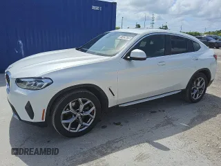2024 BMW X4 xDrive30i z VIN 5UX33DT07R9X23990, wystawiony jako Copart lot #57439675 z przebiegiem 15 374 mil mil oraz Tytuł czysty. Historia ofert i sprzedaży dostępna na DreamBid. Obrazek 1.