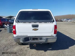 2007 Chevrolet Silverado 1500 LTZ with VIN 2GCFK13Y471695819, listed as a IAAI auction lot 41755850 with 216,487 mi miles. Bid and sale history available at carsss.com. Image 17.