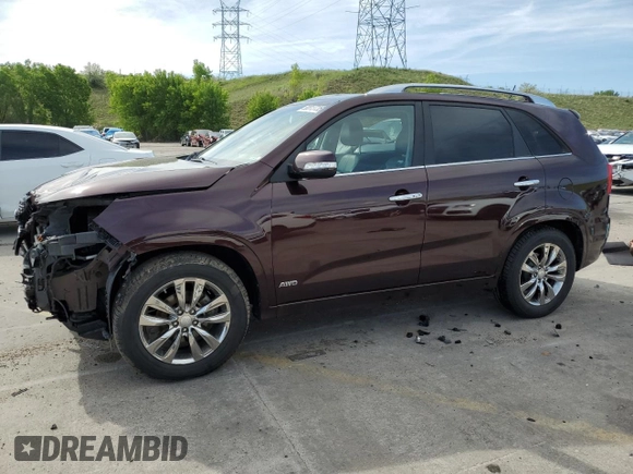 2013 Kia Sorento SX z VIN 5XYKWDA22DG389884, wystawiony jako Copart lot #58813735 z przebiegiem 101 567 mil mil oraz Szkoda całkowita • Salvage title. Historia ofert i sprzedaży dostępna na DreamBid. Obrazek 1.