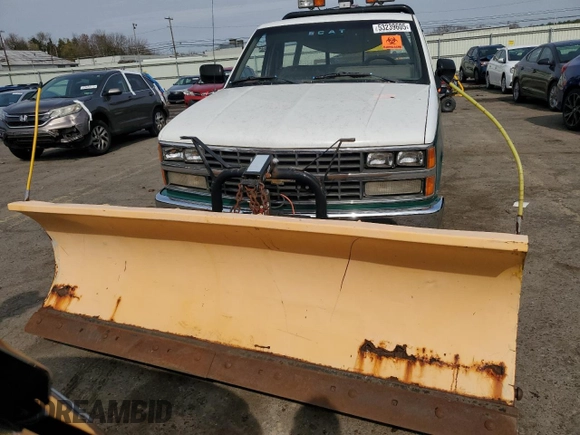 1988 Chevrolet Silverado 1500 with VIN 1GCDK14K8JE202800, listed as a Copart auction lot 53239605 with 186,894 mi miles and Salvage Title. Bid and sale history available at DreamBid. Image 5.